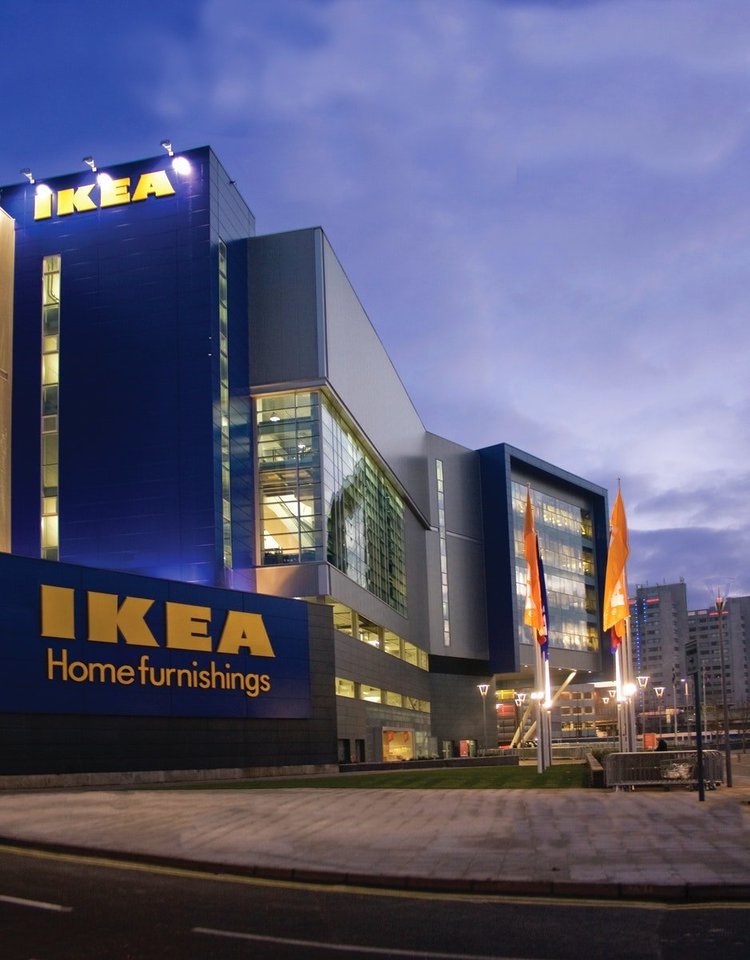 Ateinančiais metais „Ikea“ dalį šių išlaidų perkels parduotuvėms, kurios savo ruožtu galės pakelti galutines prekių kainas.<br>„Ikea“ nuotr.