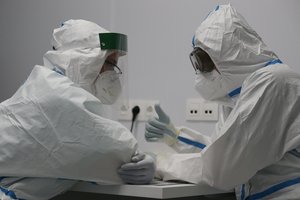 Rusija toliau muša susirgimų antirekordus: nepaisant COVID-19 bangos baigėsi nedarbo laikotarpis