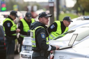 Beveik 3 promiles pripūtęs vairuotojas buvo labai atviras pareigūnams: gėrė visą savaitę, teisių neturi