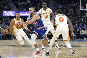 Stephenas Curry prišaudė 50 taškų, o „Warriors“ išsilaikė NBA rikiuotės viršūnėje