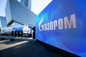 Rusijos „Gazprom“ pradeda pildyti Europos dujų saugyklas
