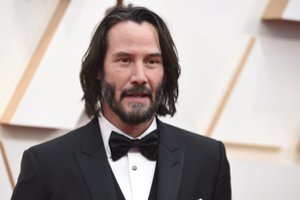 Samdomąjį žudiką įkūnijęs Keanu Reevesas filmo kaskadininkus apipylė dovanomis