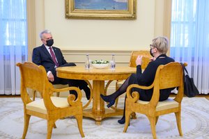 G. Nausėda sureagavo į I. Šimonytės pastabą apie stabdomą vakcinaciją ir planuojamą veto atmetimą