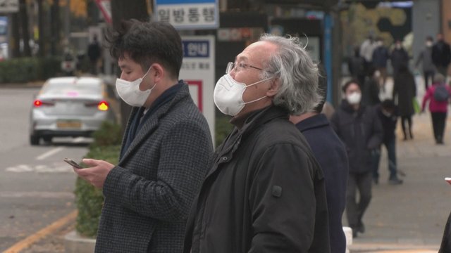 Pietų Korėjoje sunkių COVID-19 atvejų skaičius pasiekė rekordą: šalis ragina gyventojus revakcinuotis
