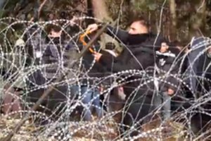 6 pagrindiniai baltarusiškos propagandos teiginiai apie krizę Lenkijos pasienyje