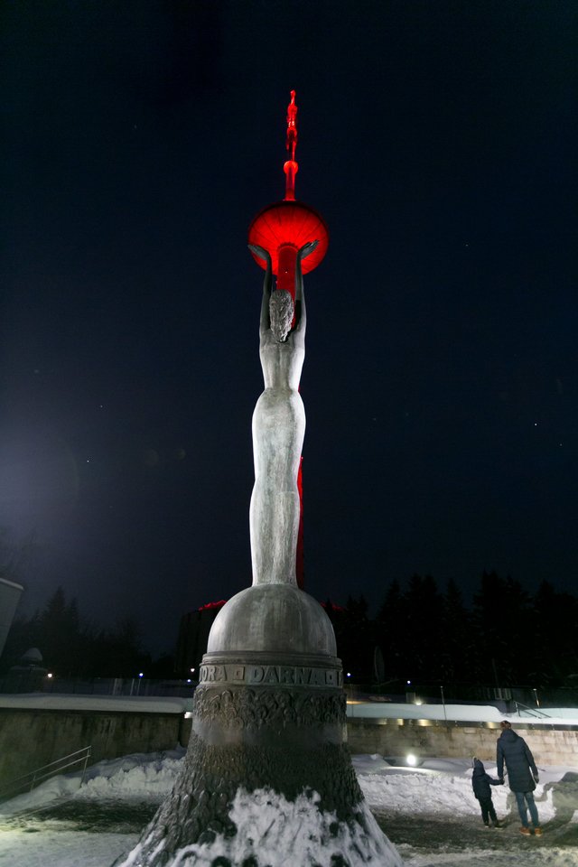Trečiadienio vakarą Vilniaus televizijos bokštas nušvis raudona spalva.<br>T.Bauro nuotr.