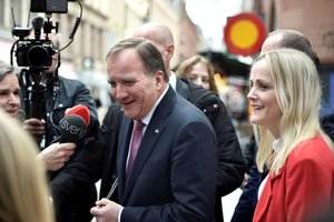 Švedijos premjeras S. Lofvenas oficialiai įteikė atsistatydinimo prašymą