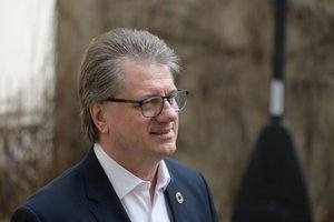 A. Dulkys sako nematantis prasmės skųsti S. Čaplinsko grąžinimo į pareigas