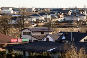 Norintys gyventi nuosavuose namuose, tačiau nepasivejantys kainų lietuviai atrado naujas kryptis: kainos ten mažesnės kartais
