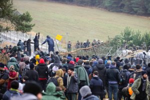 Rusija: negalima migrantų krizės paversti pretekstu naujoms sankcijoms Baltarusijai