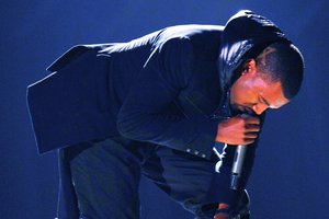 Trylika keistų Kanye Westo poelgių: priklausomybė nuo pornografijos ir ėjimas vandeniu