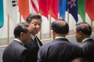 Kinijos lyderis perspėja dėl „Šaltojo karo laikų“ įtampos Azijos ir Ramiojo vandenyno regione