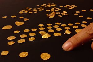 Metalo detektoriaus savininkas rado rekordinį aukso lobį