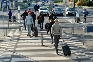 Aviacija atsigauna: į kai kurias šalis skrenda pilnutėliai lėktuvai, įvardijo populiariausias atostogų kryptis žiemai