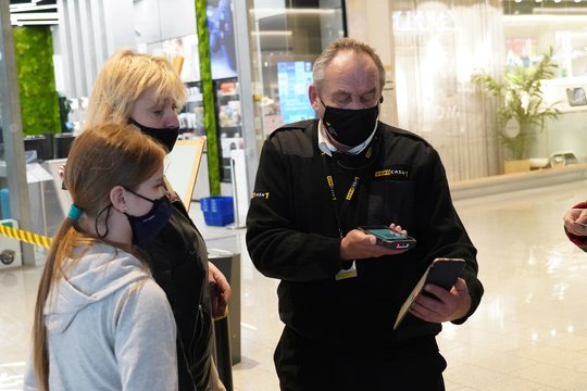 Latvijoje įvesta baudžiamoji atsakomybė už padirbto COVID pažymėjimo įgijimą