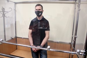 Nuo 15 metų teismų suolus trinti ėmęs Raseinių rajono gyventojas šįkart į jį sėdo apkaltintas dviguba žmogžudyste