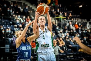 Lietuvos krepšininkės atranką į Europos čempionatą pradėjo pergale prieš Suomijos rinktinę, tačiau prarado J. Jocytę