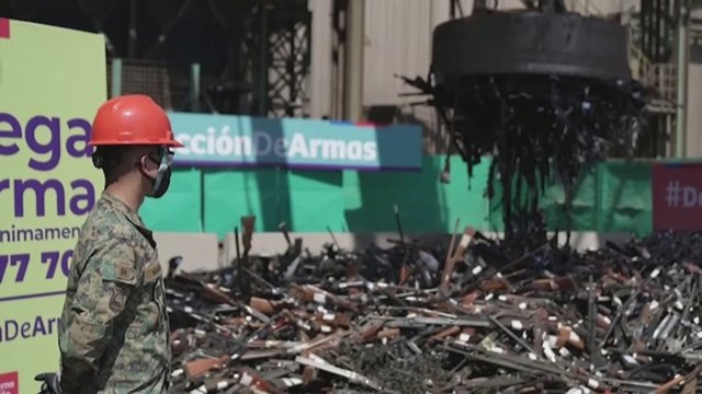 Čilė sunaikino apie 13 tūkstančių konfiskuotų ginklų: siekia mažinti nusikalstamumą šalyje