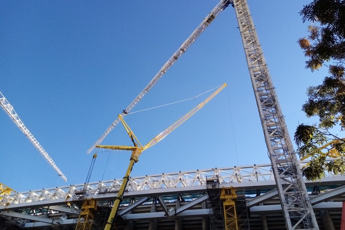 „Santiago Bernabeu“ stadione intensyviai vyksta renovacijos darbai.<br>T.Gusto nuotr.