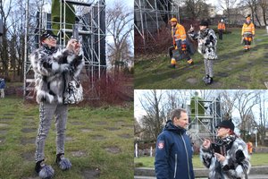 „Apsamanojusio“ Petro Cvirkos paminklo gelbėti atvyko ir savivaldybės atstovai, ir išsipuošusi Raisa Šarkienė su šuneliu