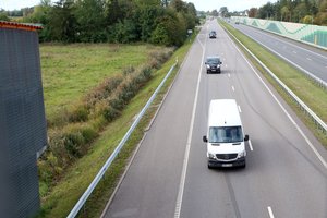 Šalia „Via Baltica“ panaikinti tualetai vairuotojams tapo galvos skausmu: pradėjo tuštintis kapinių prieigose