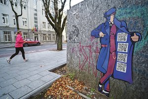 Nežinomas dailininkas nustebino kauniečius: pasišaipė iš galimybių pasą įsigyti siūlančių vertelgų 