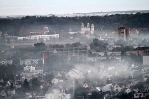 JAV derybininkas: užmojai toliau remti iškastinį kurą – „beprotybė“