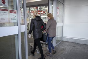 Vyriausybei prakalbus apie naujus ribojimus liepė tokią retoriką pasverti: ragina nebegąsdinti verslų ir galvoti apie kompensacijas