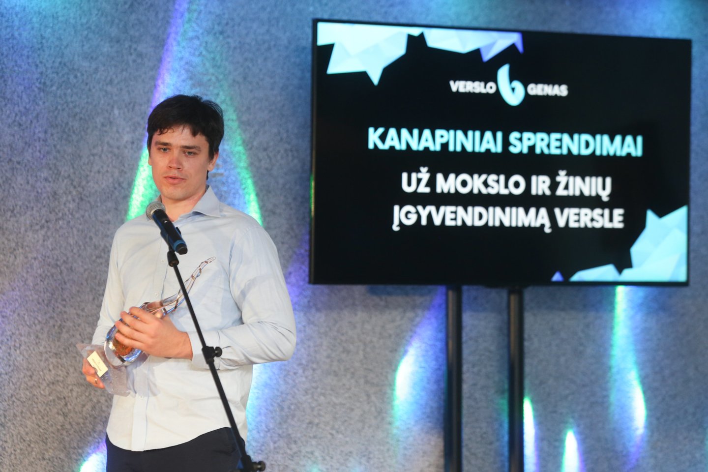 Apdovanojimas „Už mokslo ir žinių įgyvendinimą versle“ buvo įteiktas bendrovės „Kanapiniai sprendimai“ atstovui Antanui Valčiukui.<br>R. Danisevičiaus nuotr.