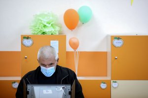 COVID-19 alinamoje Bulgarijoje trečią kartą per metus renkamas parlamentas