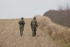 Nelaimė Lenkijos ir Baltarusijos pasienyje: nepaprastosios padėties zonoje žuvo karys