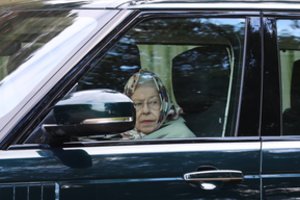 Karalienė Elizabeth II ir vėl susidūrė su sveikatos problemomis: priversta praleisti svarbų pagerbimą