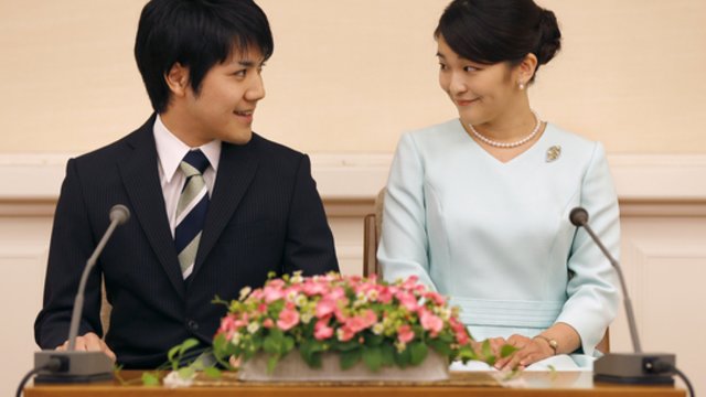 Titulo atsisakiusi Japonijos princesė Mako su vyru išvyko iš šalies: bendrą gyvenimą tęs Niujorke