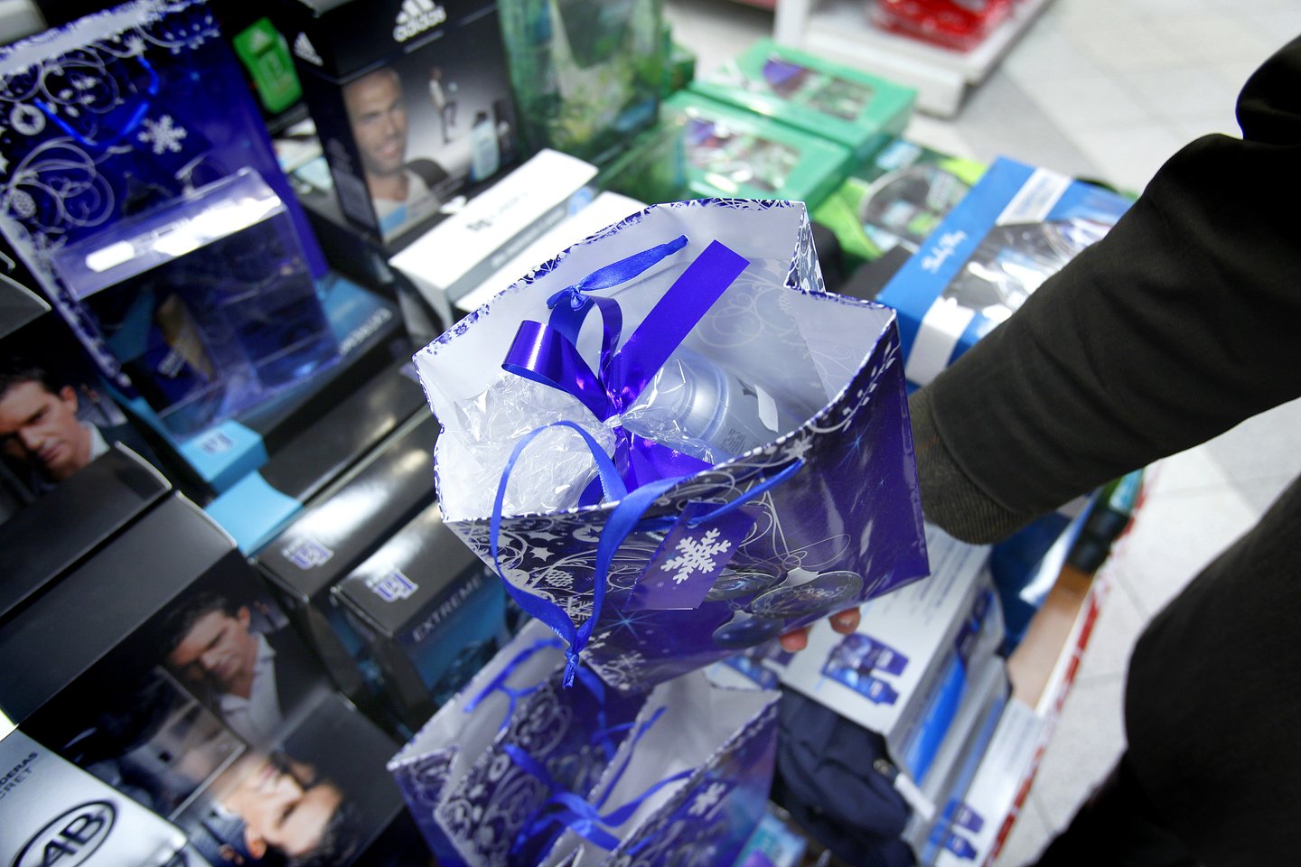 Artėjant šventiniam laikotarpiui dalis prekybininkų laukia ypač gerų pardavimo rodiklių.<br>V.Balkūno nuotr.