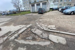 Paprašė savivaldybės, kad sutvarkytų duobes, o ši atkirto – susimokėkit