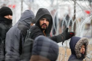 Lietuvos ambasadoje Minske ir pasienyje migrantai teikia prieglobsčio prašymus