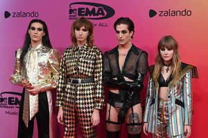 MTV apdovanojimuose – „Maneskin“ dėmesys LGBT, bučiniai ant raudonojo kilimo ir antausis Justinui Bieberiui