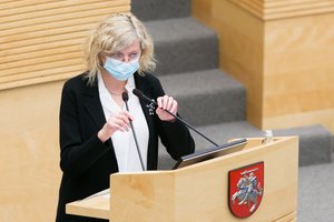 Seimo Aplinkos apsaugos komiteto vadovė siūlo uždrausti laikyti gyvūnus dėl kailių