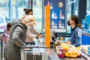 Gyventojams pastebint kone kasdien augančias kainas, ekonomistas įvardijo, kada jos kris