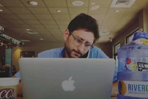 JAV sveikina Mianmare nuteisto amerikiečių žurnalisto paleidimą