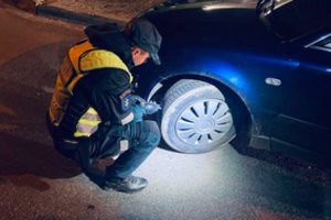 Reido rezultatai: padangas vairuotojai pasikeitė pavyzdingai, bet kai kurie įsigudrina važiuoti neturėdami tam teisės