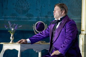 Merūno Vitulskio nuotykiai „Traviatose“: nuo nacių viešnamio iki operos archeologijos