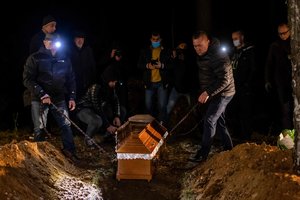 Žuvęs migrantas buvo palaidotas už tūkstančių kilometrų nuo namų: nuskendo įstumtas į upę