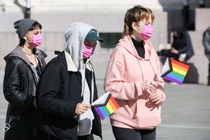 LGBTQ+ bendruomenei priklausantis abiturientas prabilo apie patirtį mokykloje: grasinimai kartais tampa veiksmais, bet mokytojai nedaro nieko