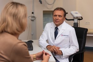 Profesorius: implantuojami širdies stimuliatoriai leidžia išgelbėti gyvybę ir garbingo amžiaus senjorams