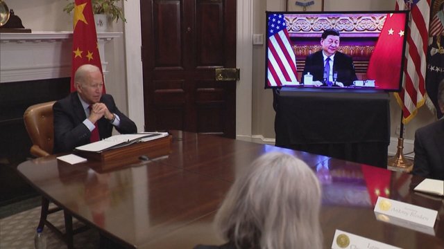 Kinijos ir JAV prezidentų susitikimas truko pusketvirtos valandos: aptarė dvišalius santykius
