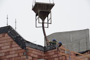 Statybų sektoriuje rizikingų įmonių daugėja, o darbuotojų skaičiai siekia rekordus
