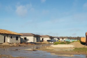 Po gyventojų skundo statytojui gresia solidi bauda: be leidimų Kauno rajone kyla 12 namų