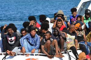 Sausakimšame migrantų laive prie Libijos krantų rasta dešimt lavonų
