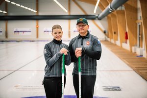 Lietuvos kerlingo duetas patirties sėmėsi pasaulinio turo turnyre Lodzėje